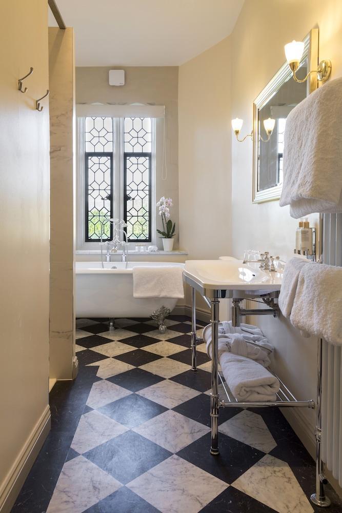 Eastwell Manor, Champneys & Hotel